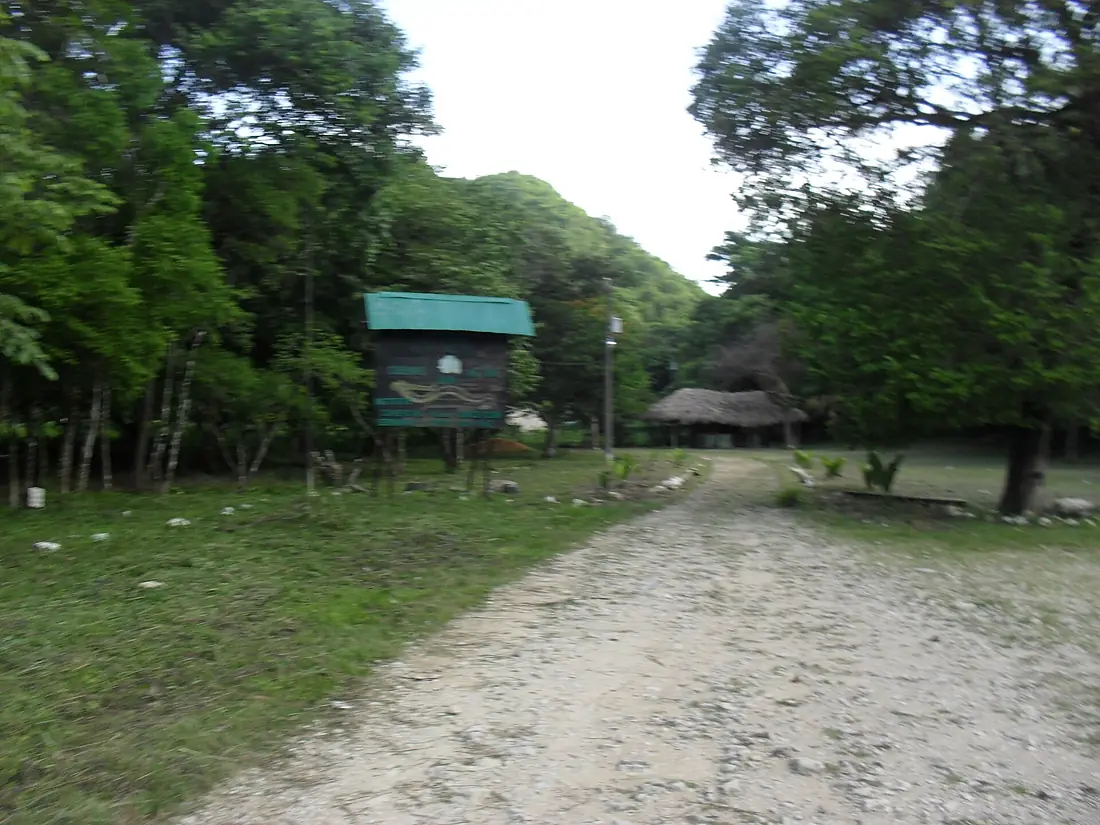 Entrada a las grutas de Actun Kan