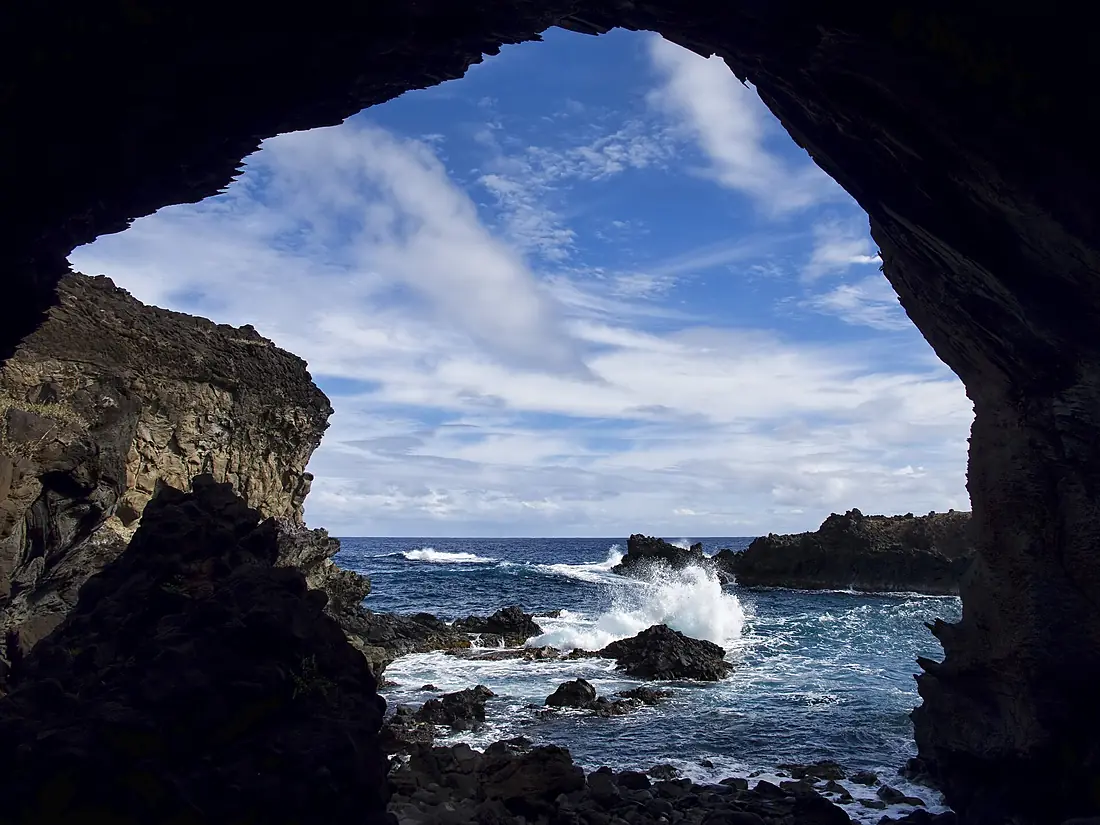 20120627 Rapa Nui 3958 Ana Kai Tangata (7704351602)