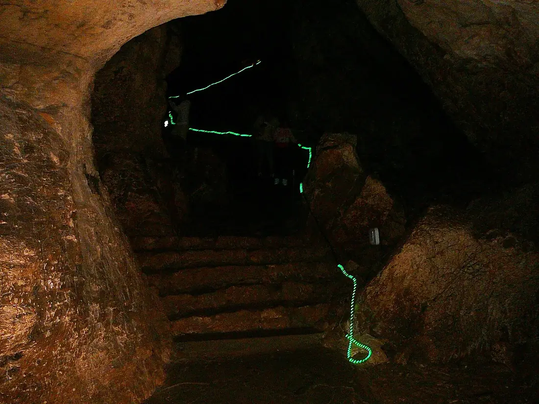 Bacho Kiro cave E2