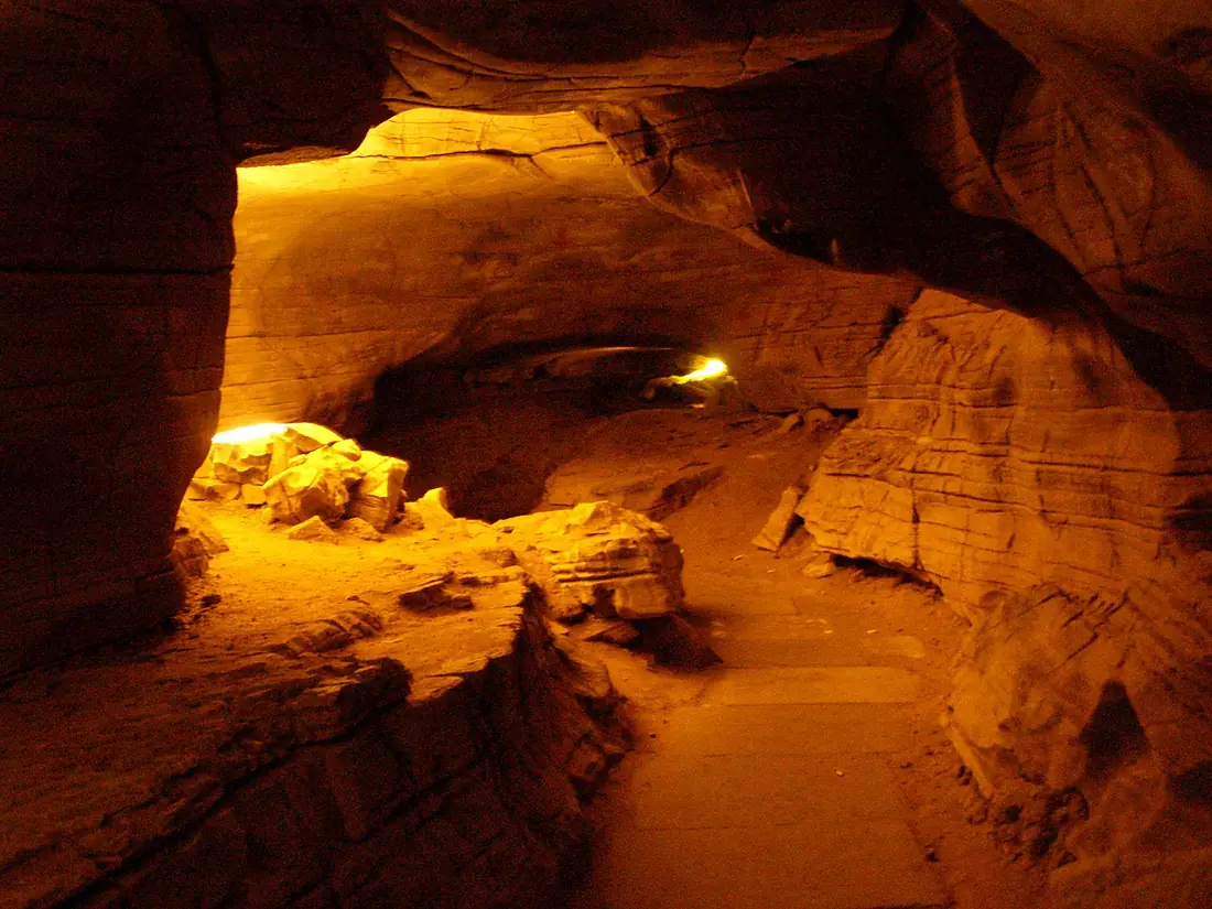 Belumcave1