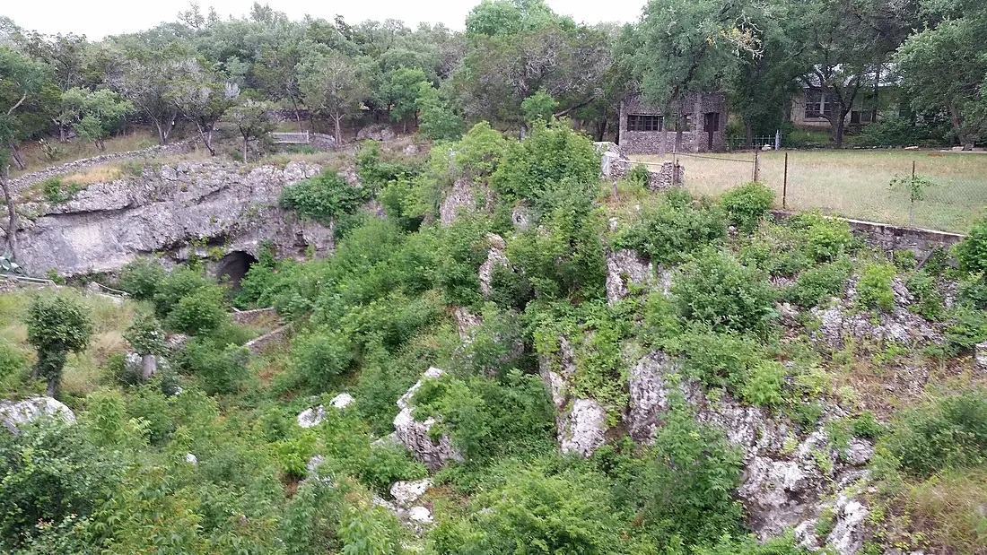 Cascade Caverns entrance, ticket booth and house