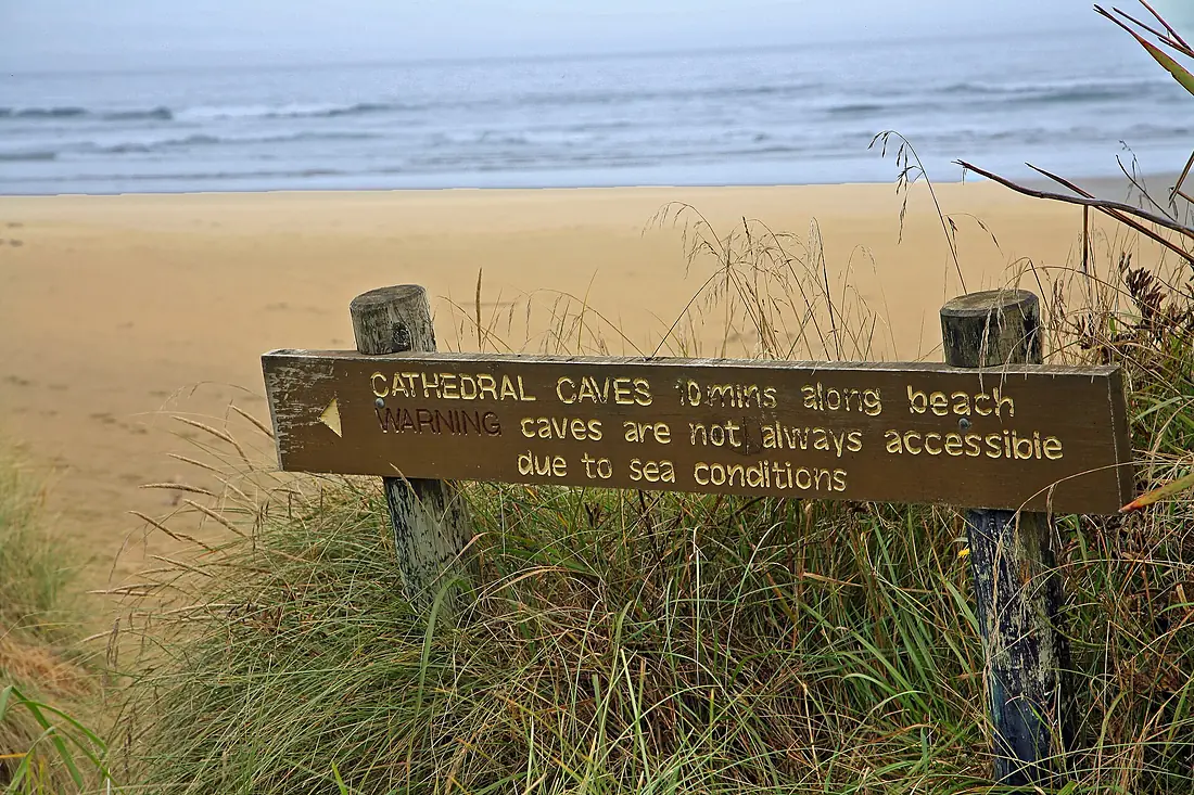 00 1482 Cathedral Caves - in New Zealand (Catlines)
