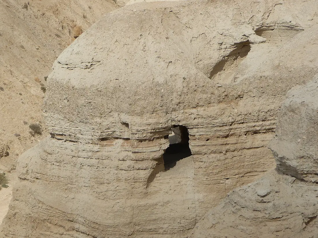 Cave 4Q-01