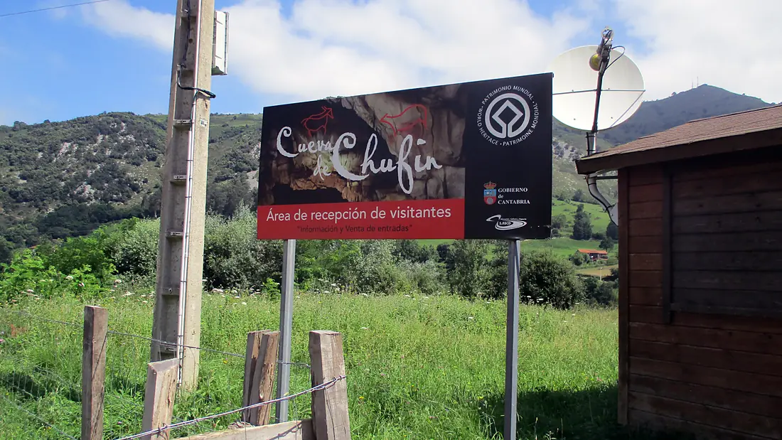 Detalle del centro de visitantes de la Cueva de Chufín