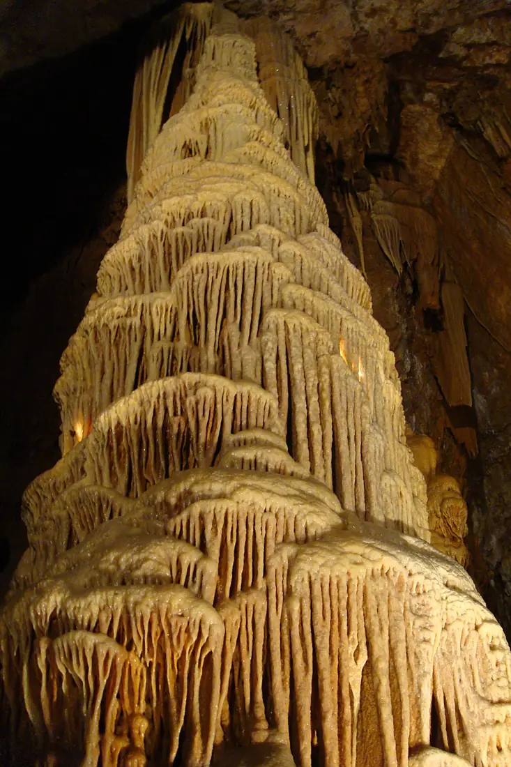 France Lozère Grotte de Dargilan 00
