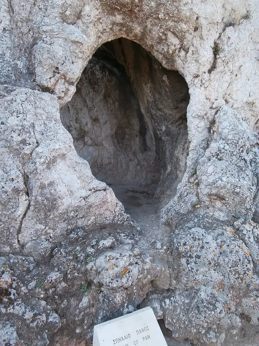Panas cave 7233918