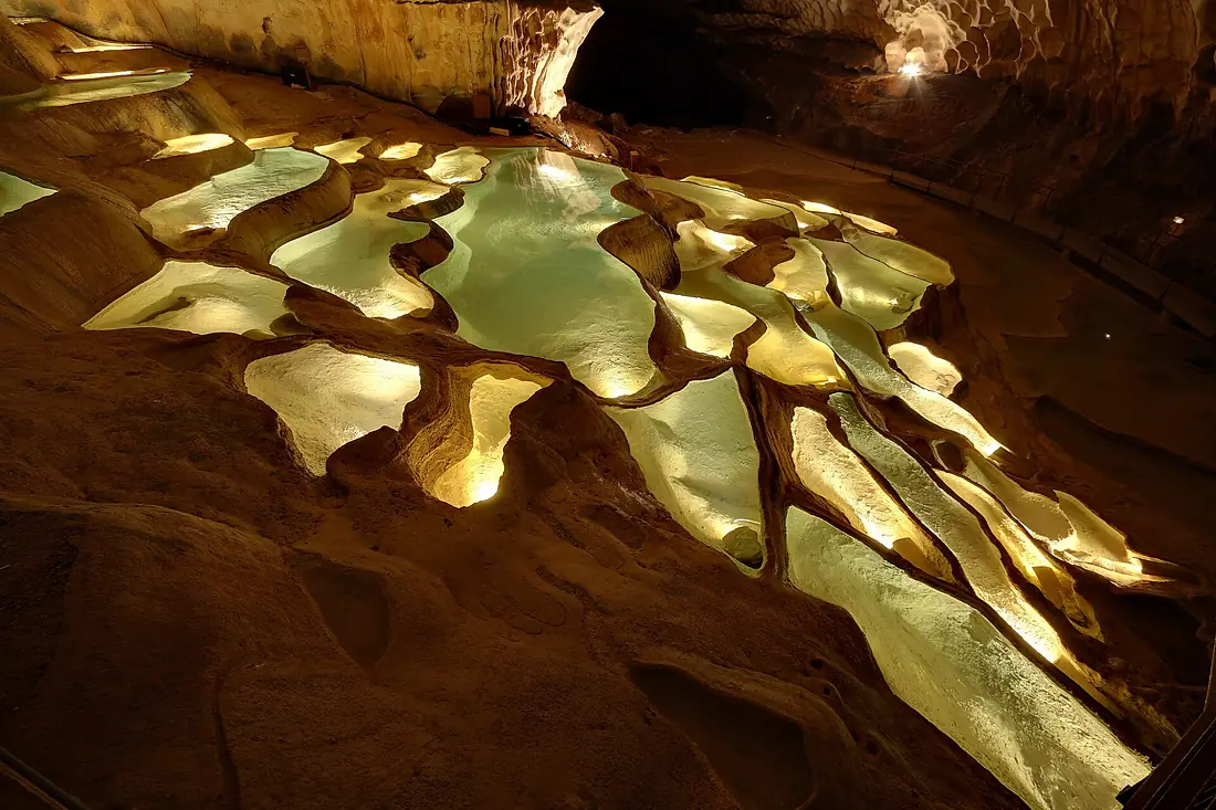 Grotte Saint Marcel bassins