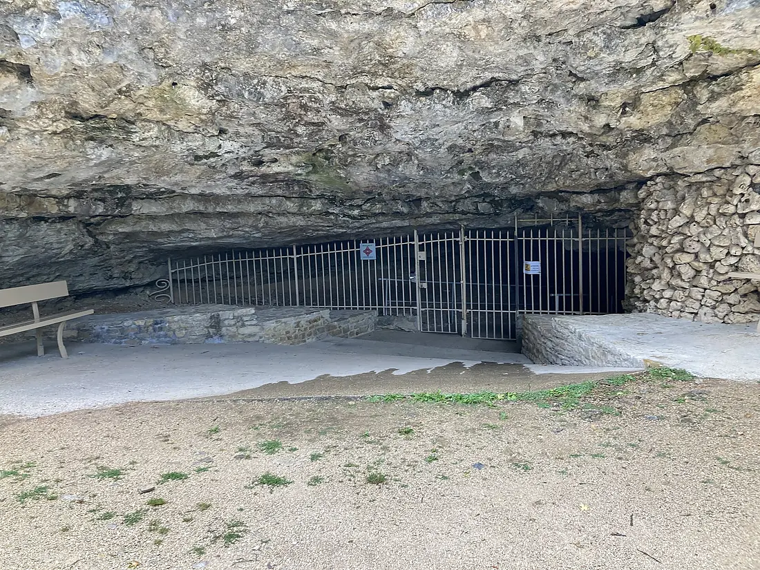 Entrée des Grottes d'Arcy-sur-Cure