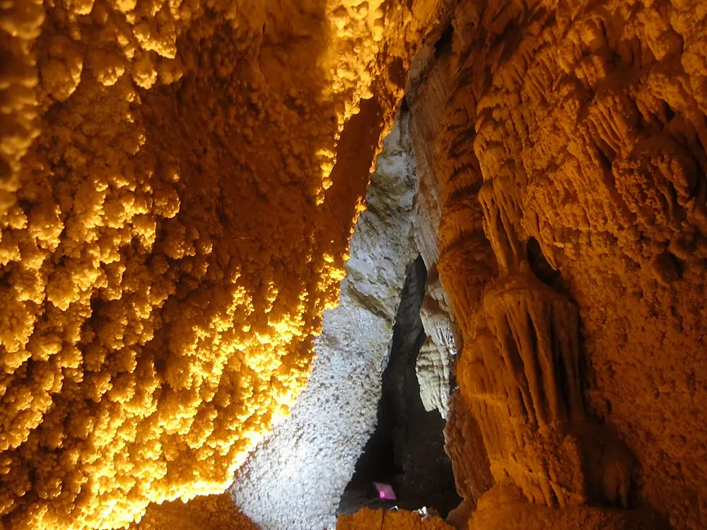 Chalnakhjir cave