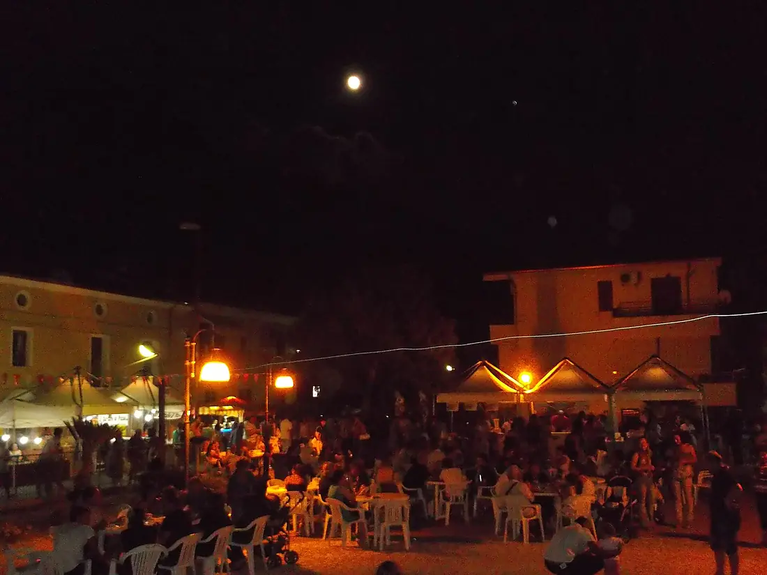 Coreca Veduta Notturna dalla Piazza