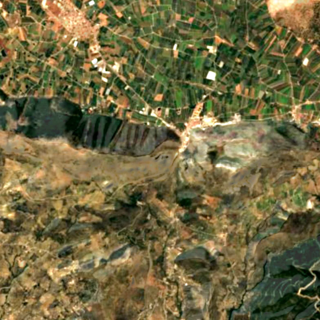 Der Boden über Cueva del Boquete de Zafarraya (Alcaucín) (Sentinel-2)