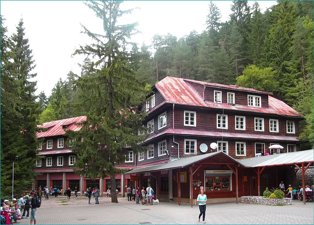 Horský hotel pri Demänovskej jaskyni Slobody - panoramio (1)
