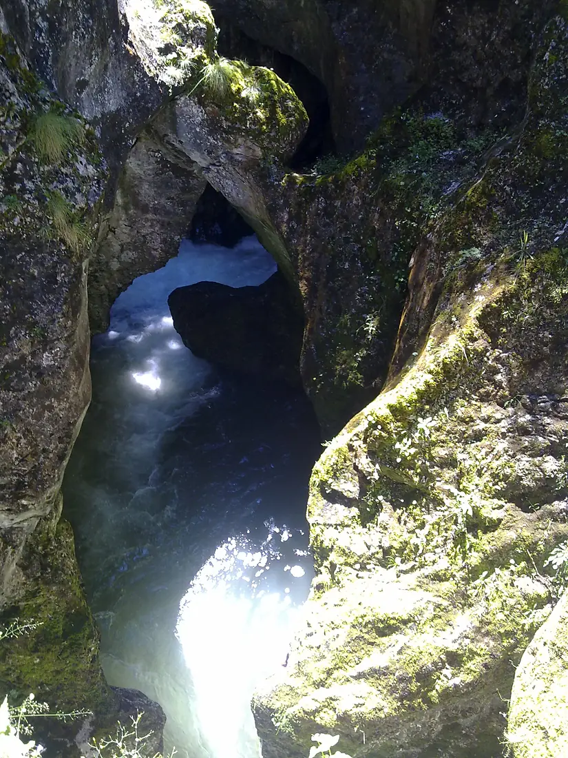 La chute d'entrée de la Gorge du Diable