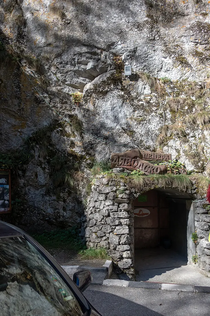 Devil's Throat Cave 01