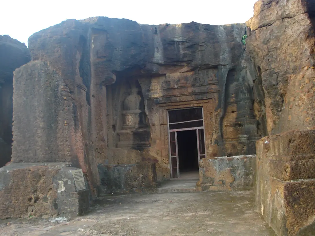 Dhamnar caves2