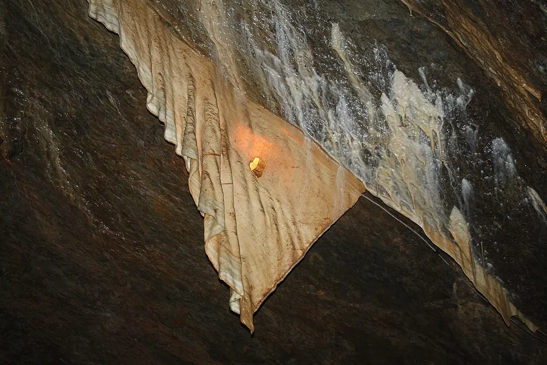 Die "Gardine" in der Drachenhöhle. .24df -1-orig