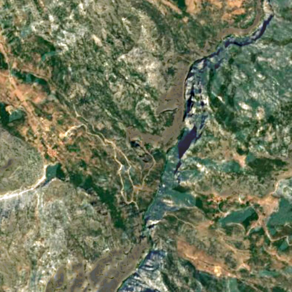 De grond boven Düdensuyu Cave (Sentinel-2)