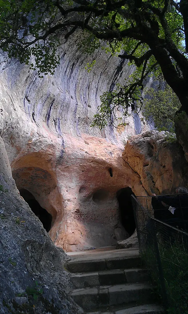 Font de Gaume entrance approach