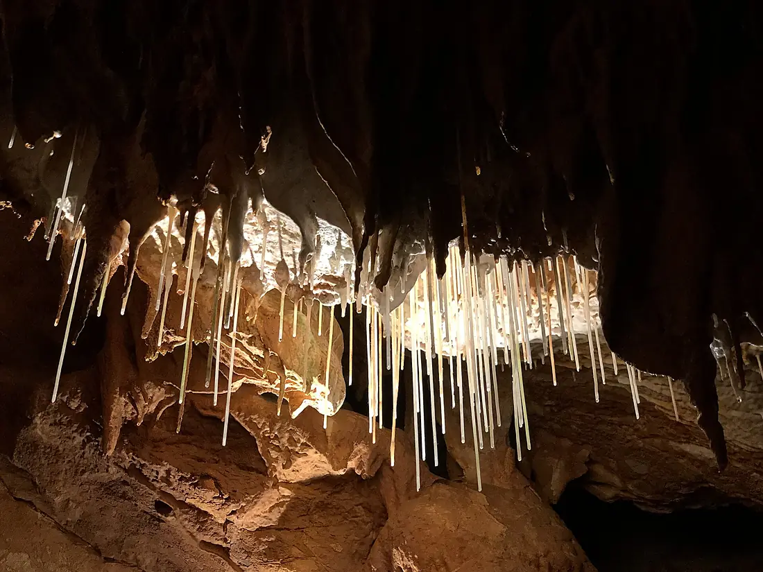 Straw stalactite decoration