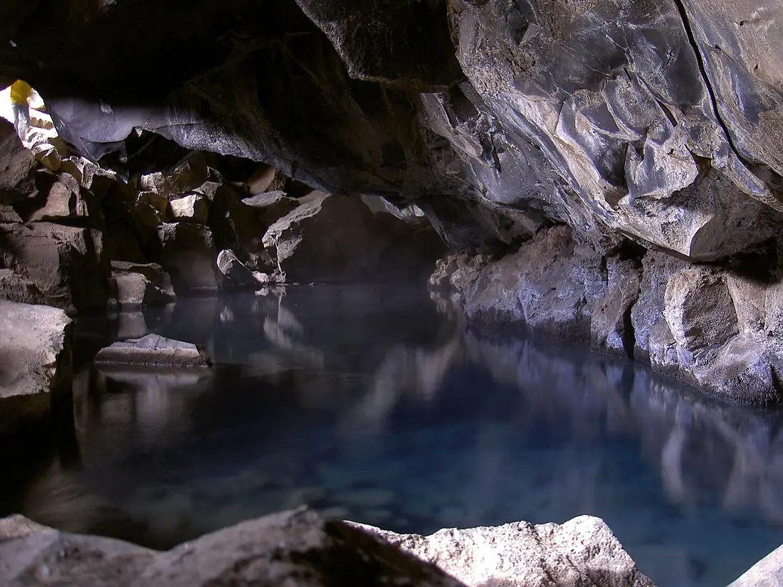 Grjotagja cave Iceland 1