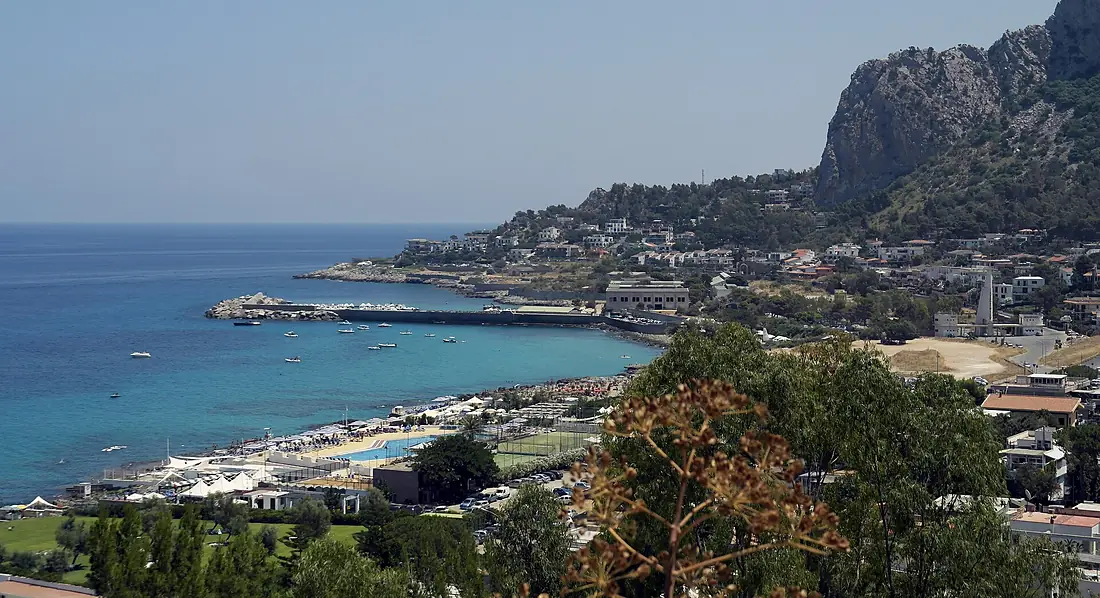 Addaura - panoramio (1)