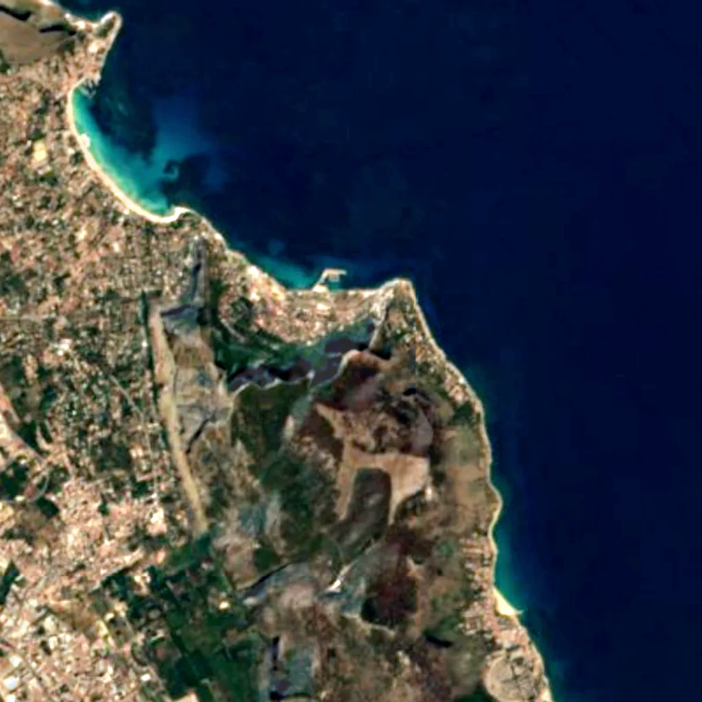 El suelo sobre Grotta dell'Addaura (Sentinel-2)