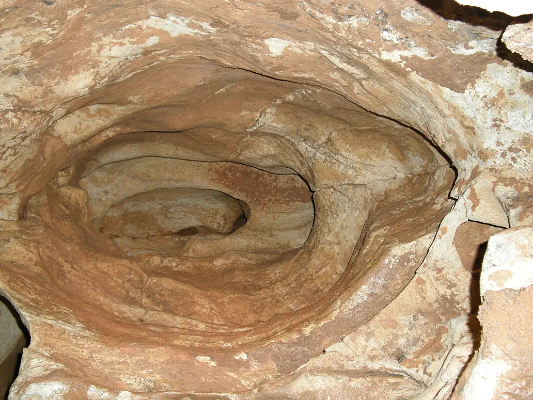 Boyau géologique (Grottes de Lacave - Lot - France)