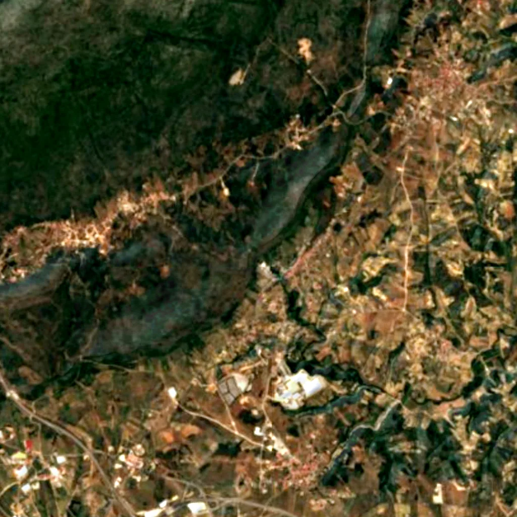 O chão por cima de Gruta da Nascente do Almonda (Sentinel-2)