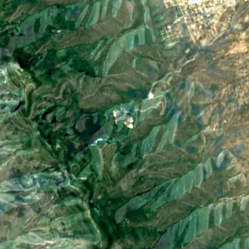De grond boven Grutas de Bustamante (Sentinel-2)