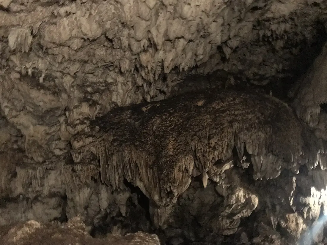 Gruta de Lanqúin