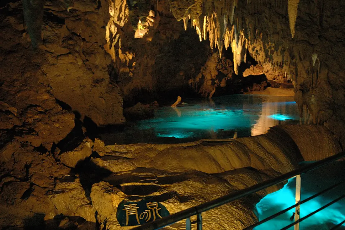 Aonoizumi gyokusendou cave okinawa
