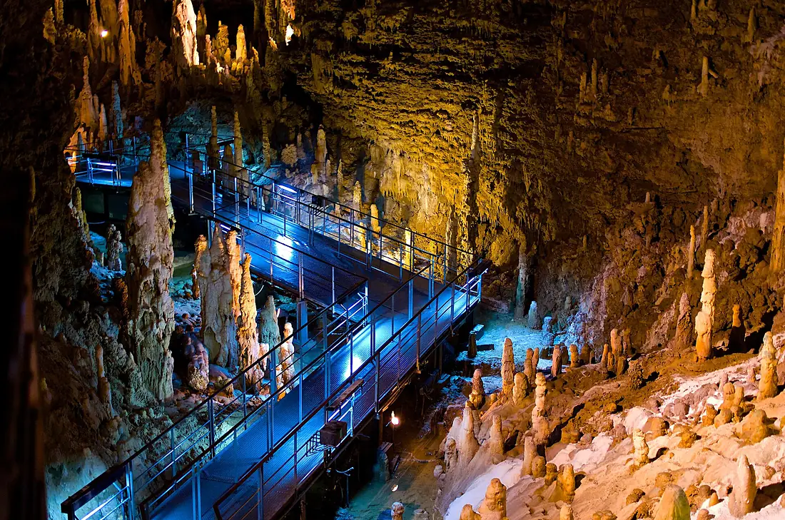 Gyokusendo Cave - panoramio