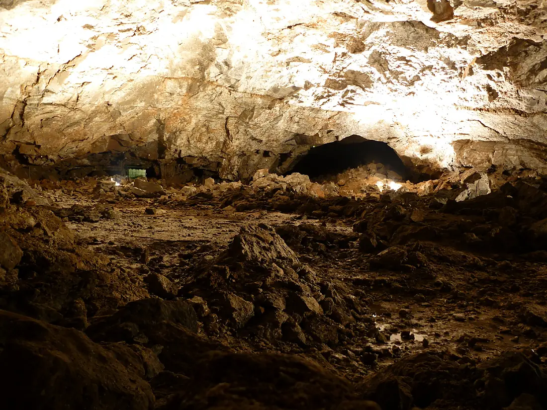 Karsthoehle Heimkehle Uftrungen grosser Dom