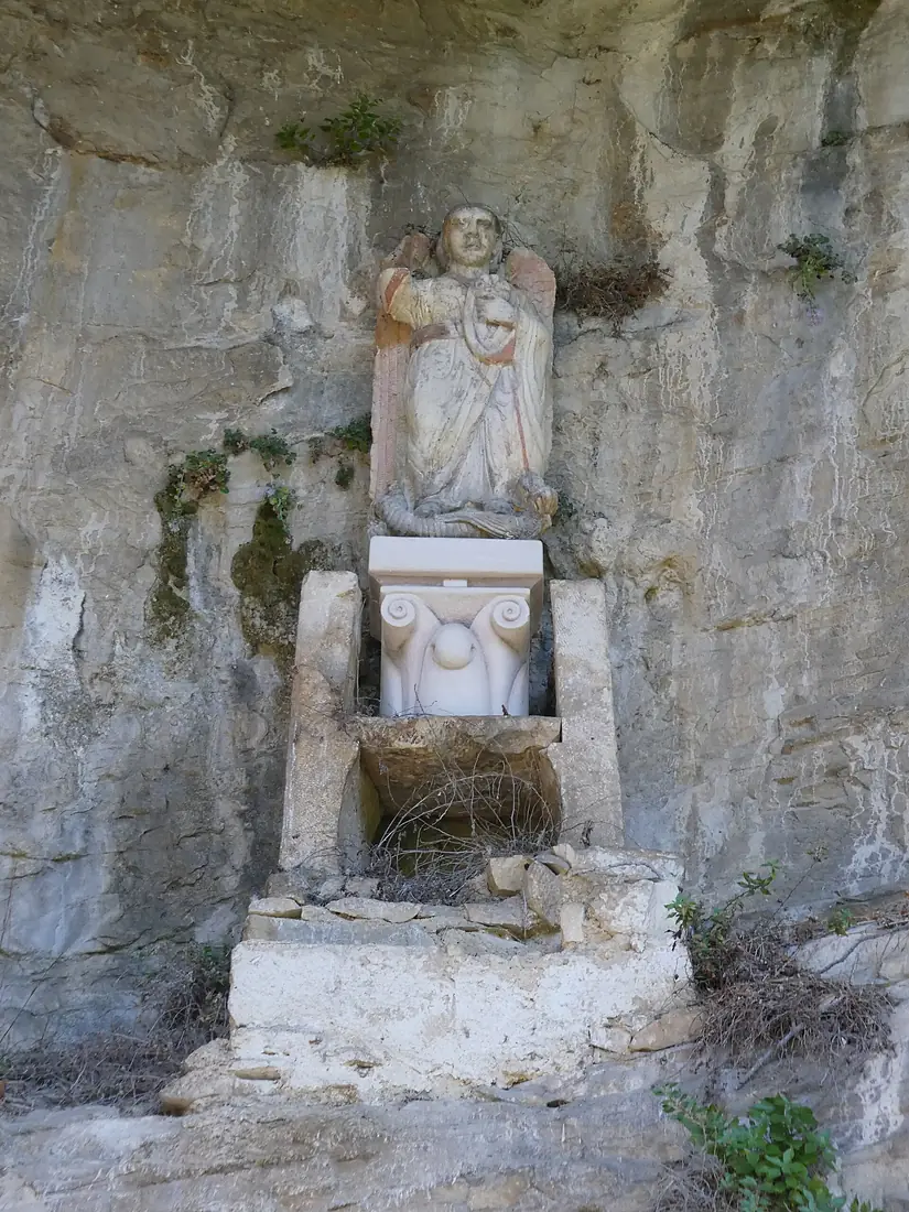 Grotta di Sant'Angelo - Statua di san Michele
