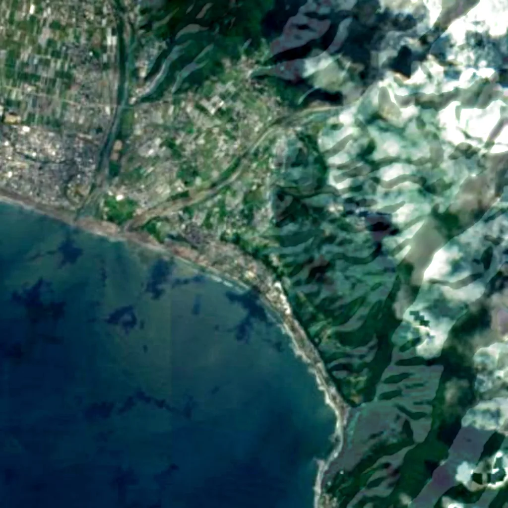 De grond boven Iokido Cave (Sentinel-2)