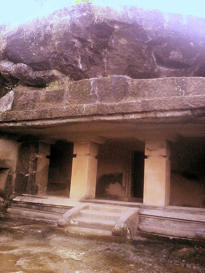 Caves, exteriors, steps, pathways at Kanheri 09