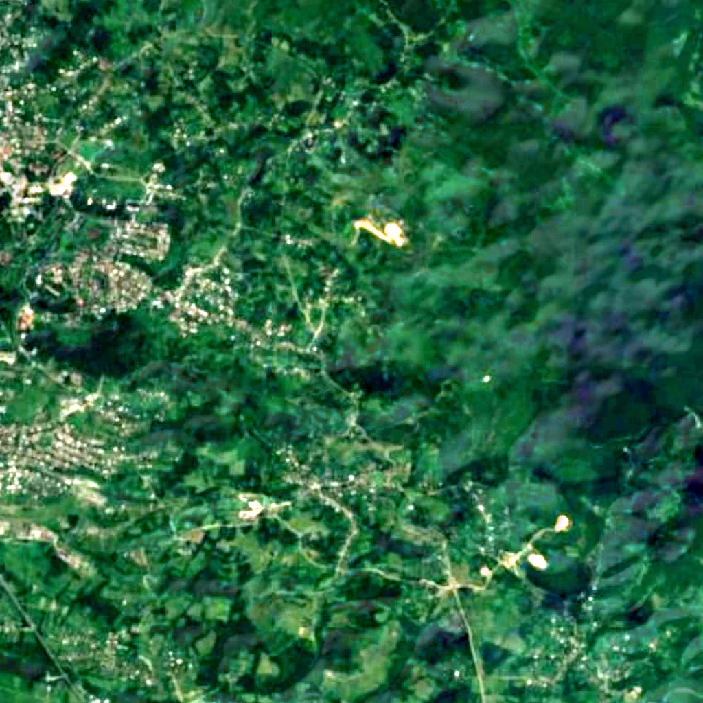 El suelo sobre Khomuli Cave Natural Monument (Sentinel-2)