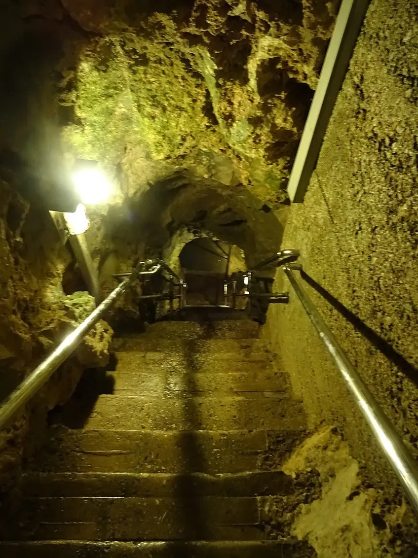Laichinger Tiefenhöhle im Juni 2017 01