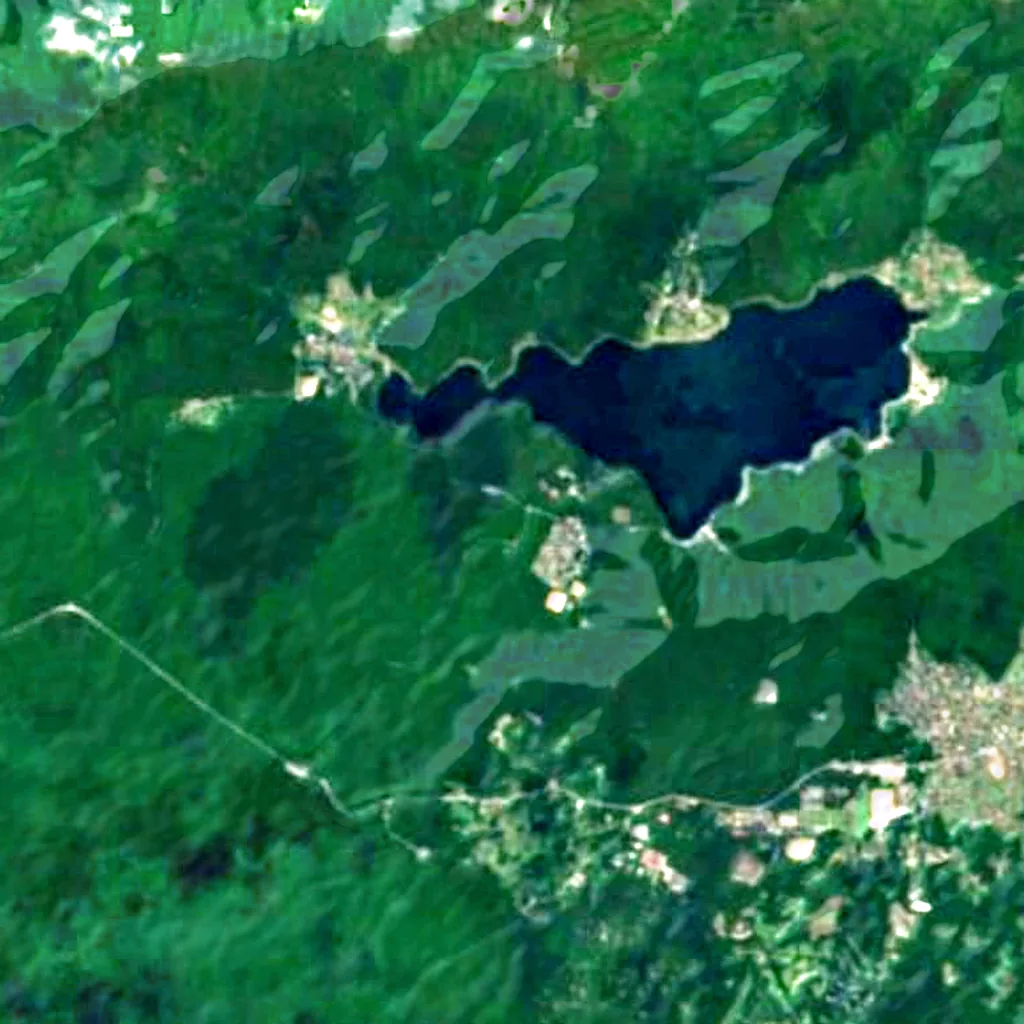 Il terreno sopra Lake Sai Bat Cave (Sentinel-2)