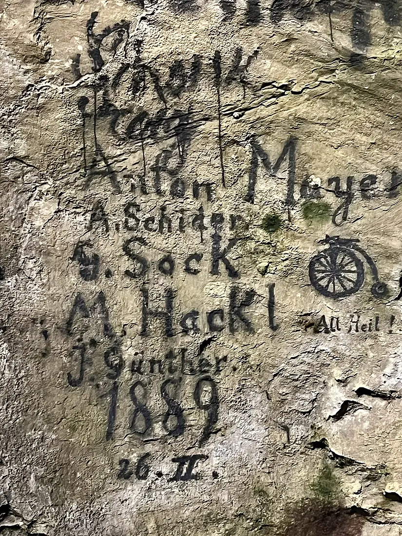 Inschriften Lamprechtshöhle Detail