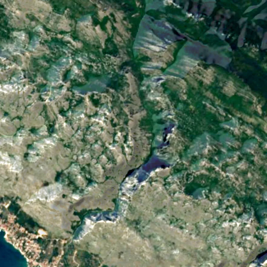 Le sol au-dessus de Manita peć (Sentinel-2)
