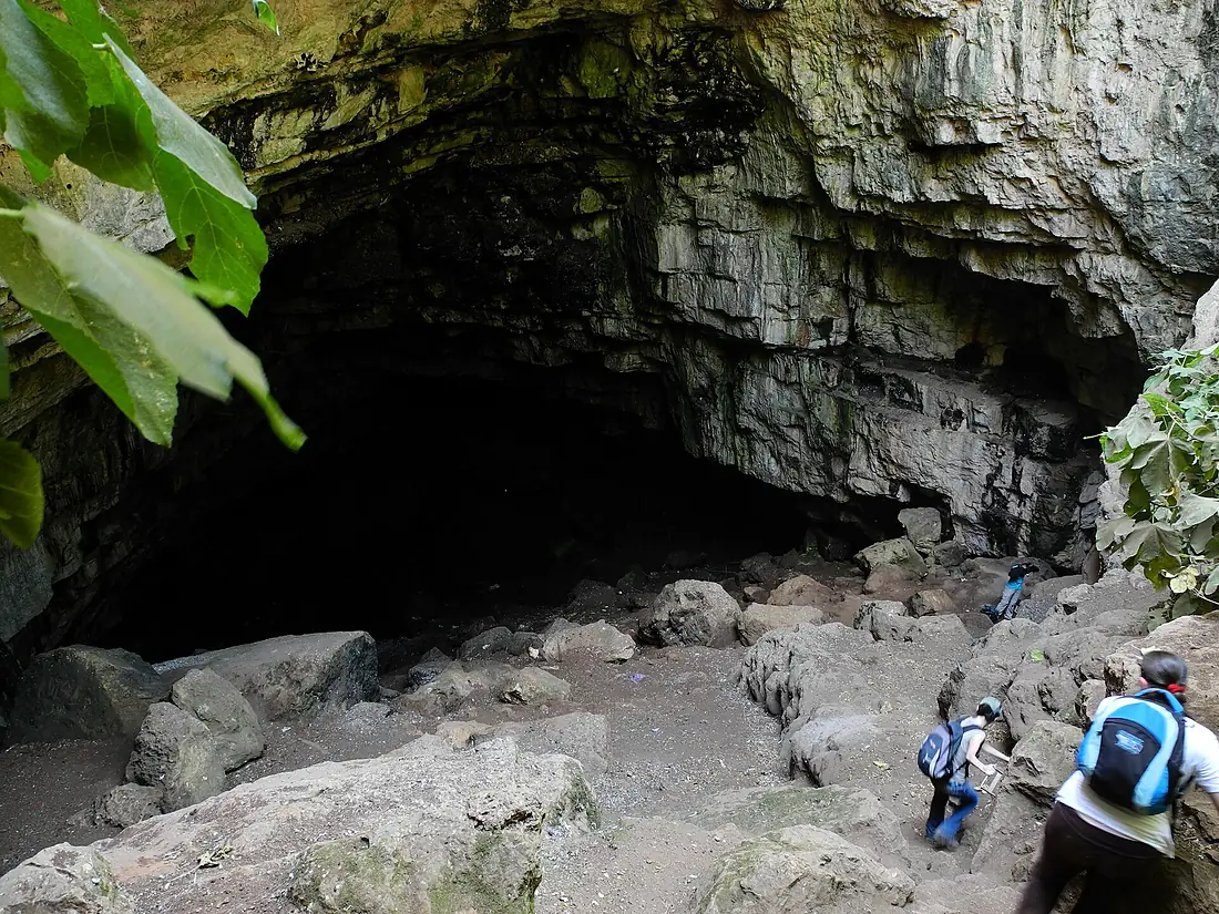 Alma Cave, Upper Galilee - 02 - descent to the inner entrance