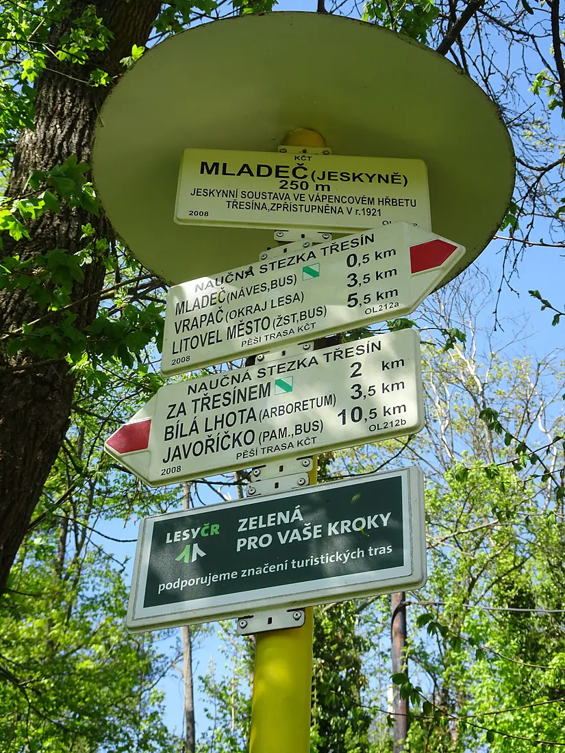 Mladeč, jeskyně, turistické značení