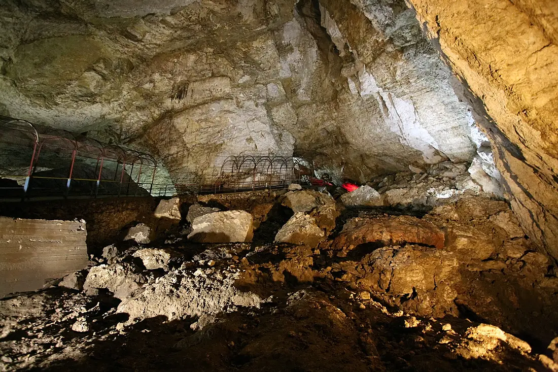 New Athos cave (3337826345)