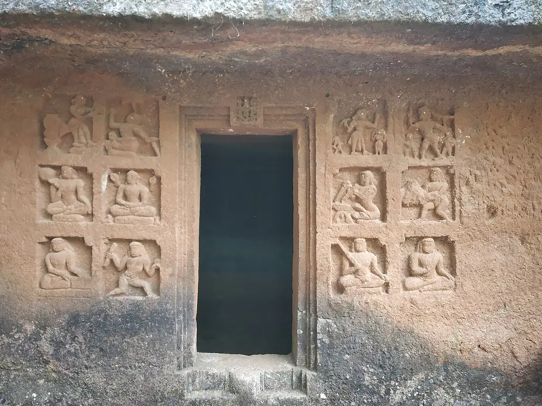 Panhalakaji Caves1