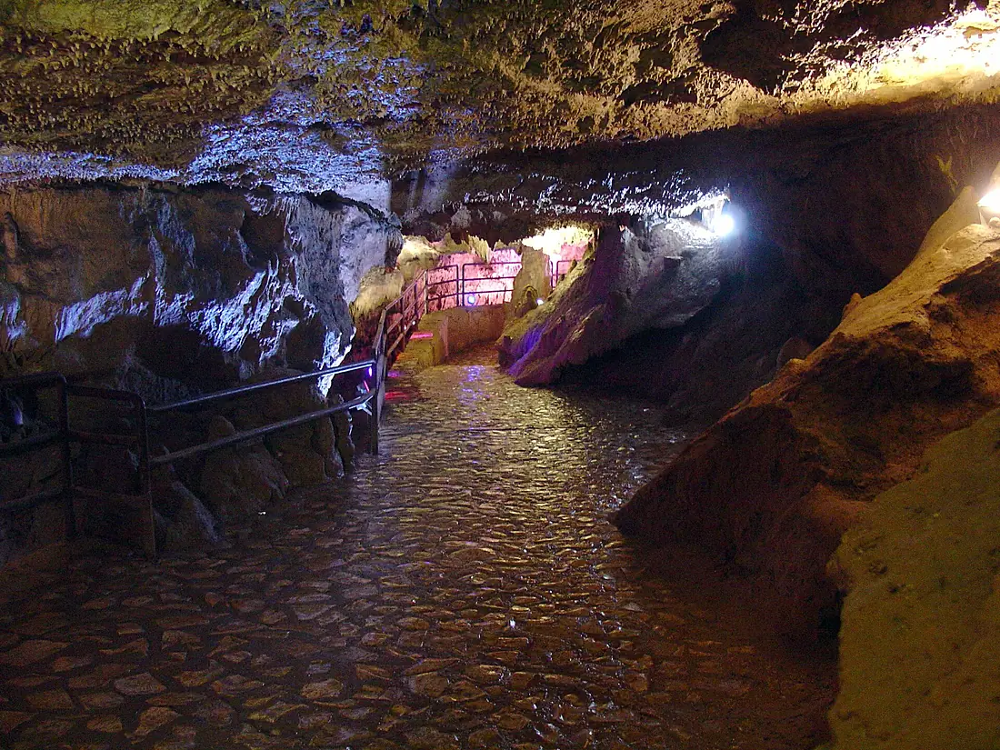 6421.GhuriGahlehCave (1348462339)