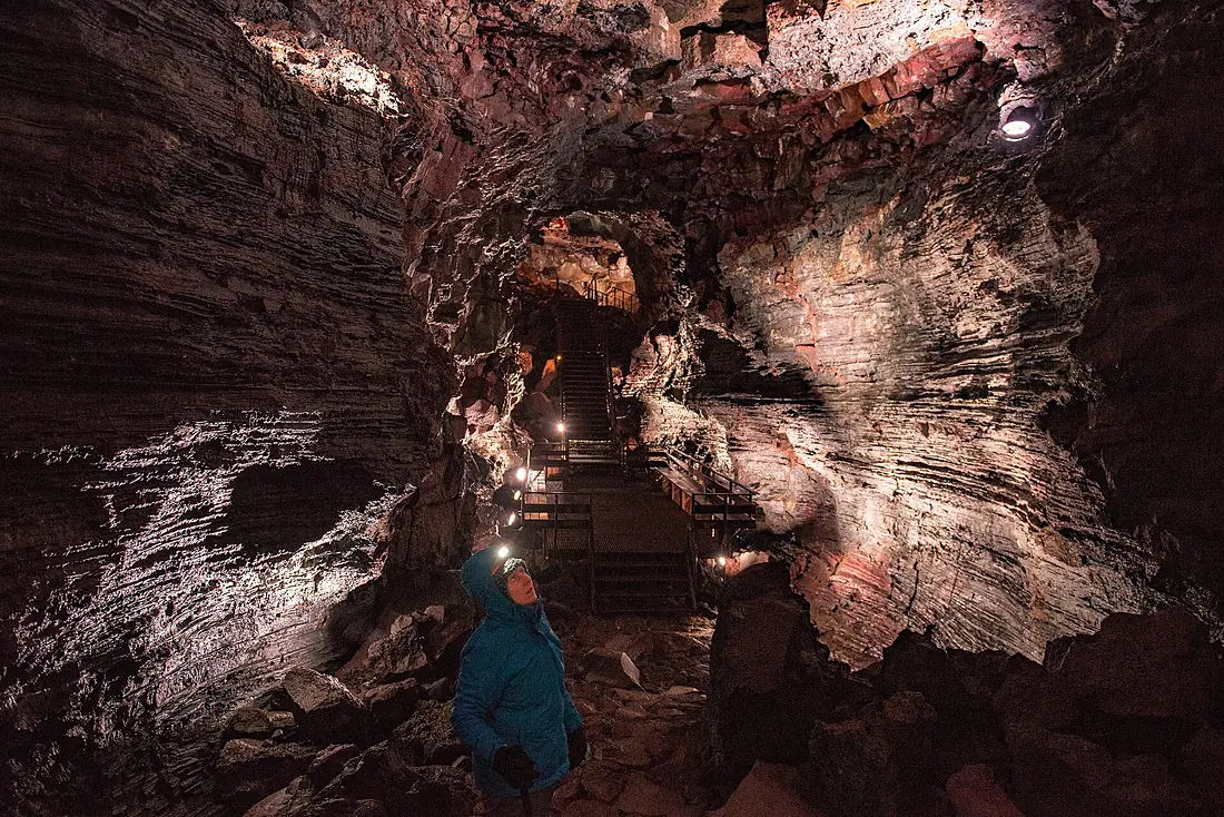 Inside the lava tunnel at the lava tunnel at Raufarholshellir, Iceland (38451382370)