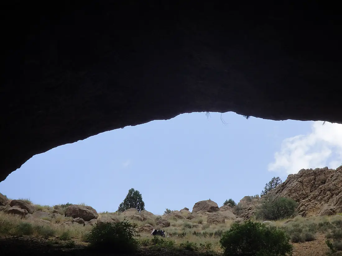 Roodafshan Cave opening from inside-1
