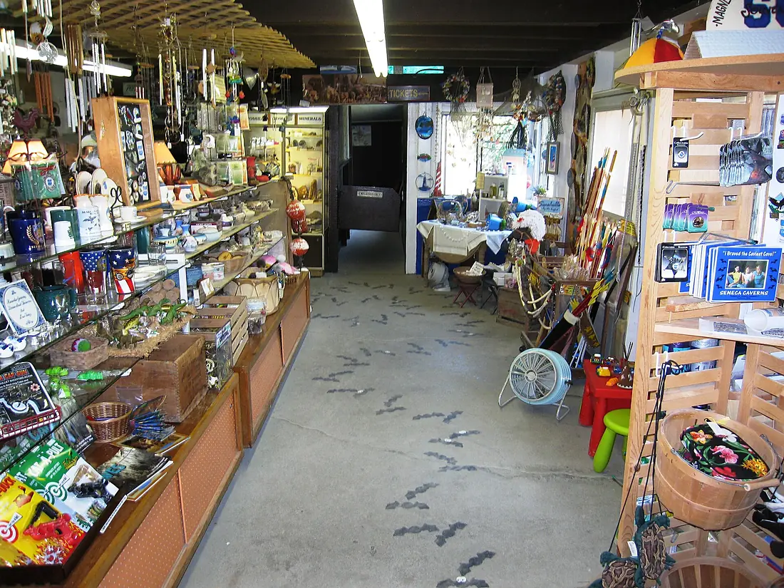 Seneca Caverns tourist gift shop