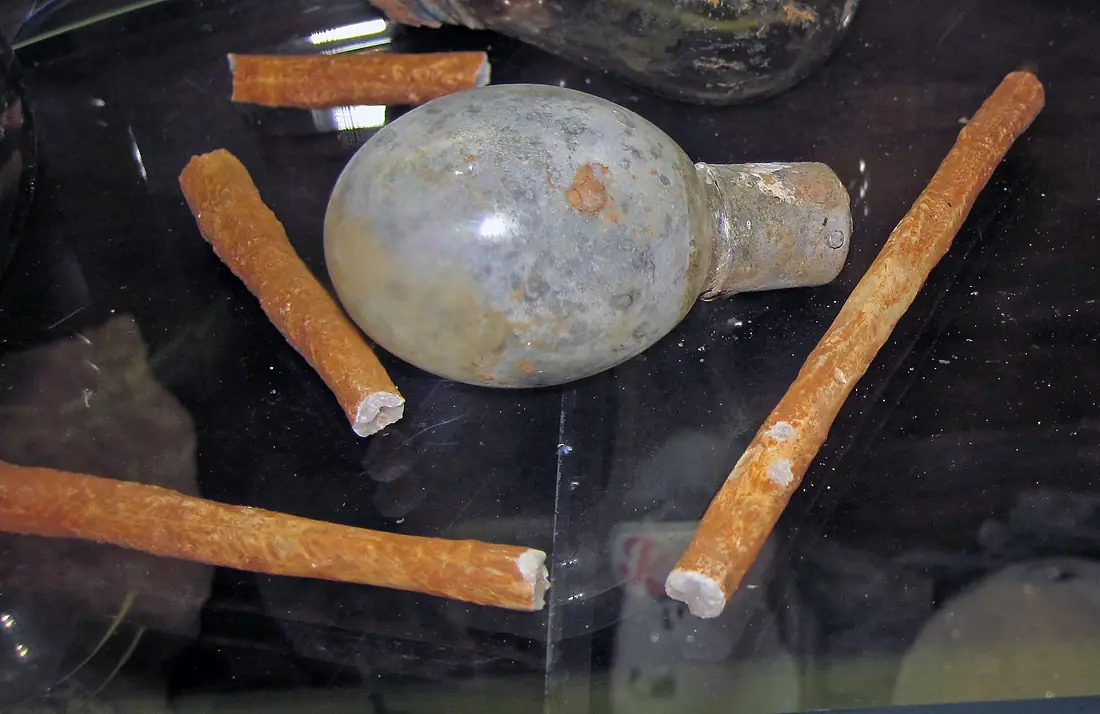 Soda straw stalactites (Shenandoah Caverns, Quicksburg, Virginia, USA) 2